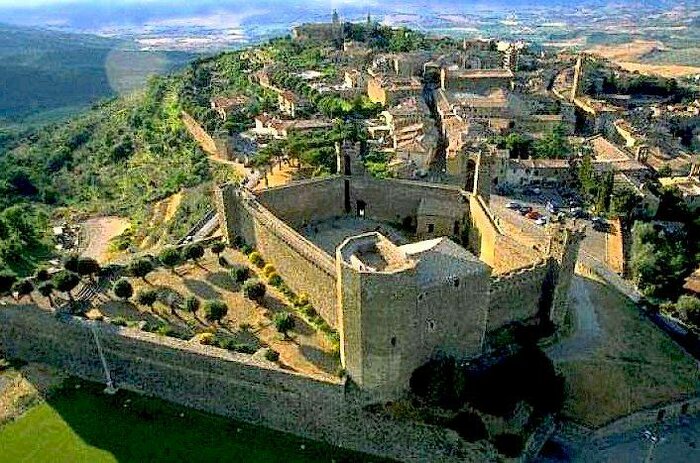 Wine tasting in Montepulciano & Montalcino