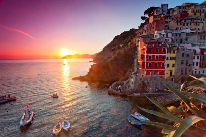 Cinque Terre Sunset cruise with aperitif (Private)