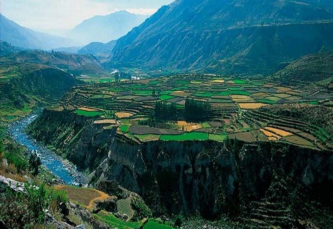 Private Colca Canyon Transfer - Pumunuta Caves  2/3