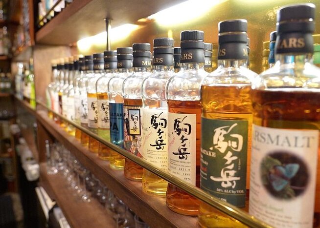 Hidden Gem Food & Whiskey Night Tour near Roppongi