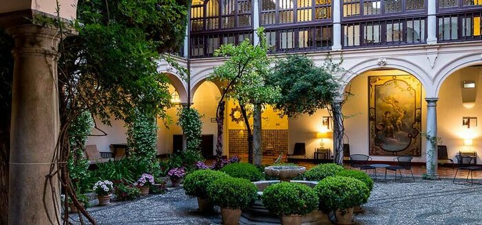 Relax in the courtyard (photo courtesy of Parador de Granada)