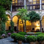 Relax in the courtyard (photo courtesy of Parador de Granada)