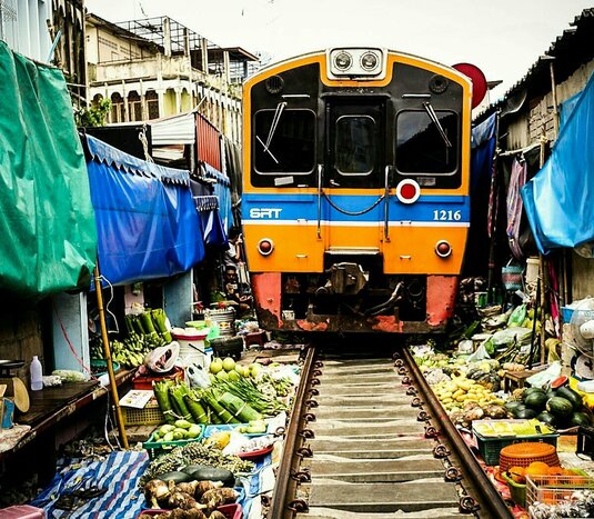 Maeklong Railway Market and Damnoen Saduak floating market  - Half-day