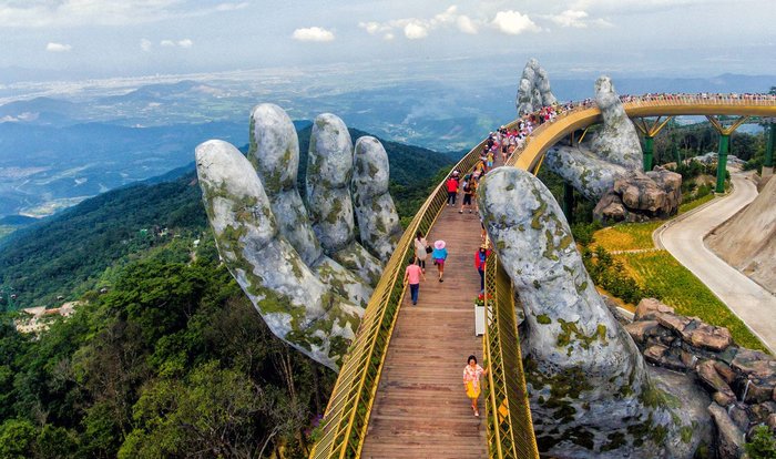 Ba Na Hills & Golden Hand Bridge Day Trip - Joint in tour