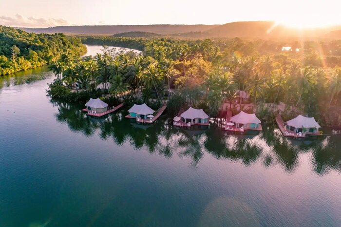 Cruise along the tranquil Tatai River to get to a luxurious "glamping" destination (photo courtesy of Canvas & Orchids Retreat)