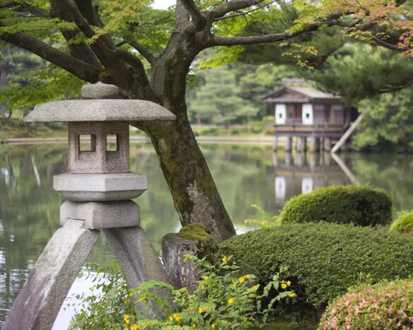 Kanazawa Half Day Tour with an English-Speaking Guide by Public Transportation (Private)