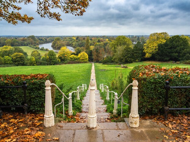 Private Richmond Park & Riverside Loop Hike 