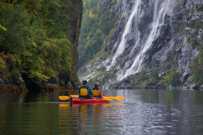 Kayak tour to the "Seven sisters" in Geiranger
