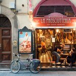 There'll be plenty of opportunities on this trip to eat and drink your way through local Italian restaurants 