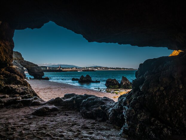 Exclusive Boat Tour to Ponta da Piedade Grottoes with Swimming Stop