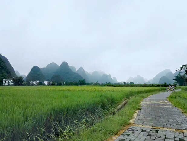 Hike along the Picturesque Yulong River