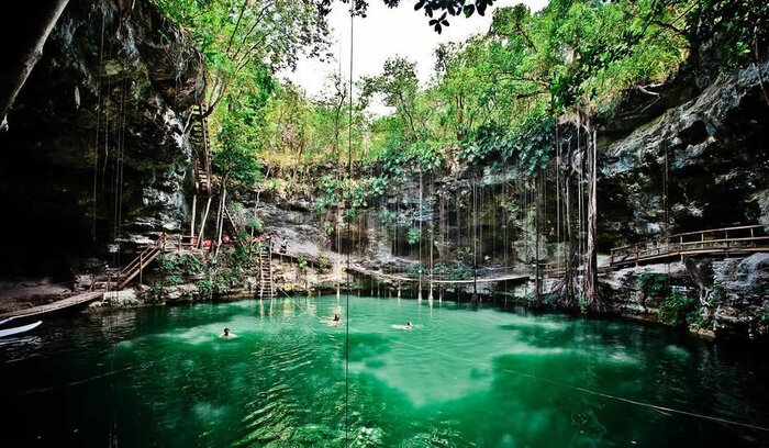 Yokdzonot Cenote in Yucatán