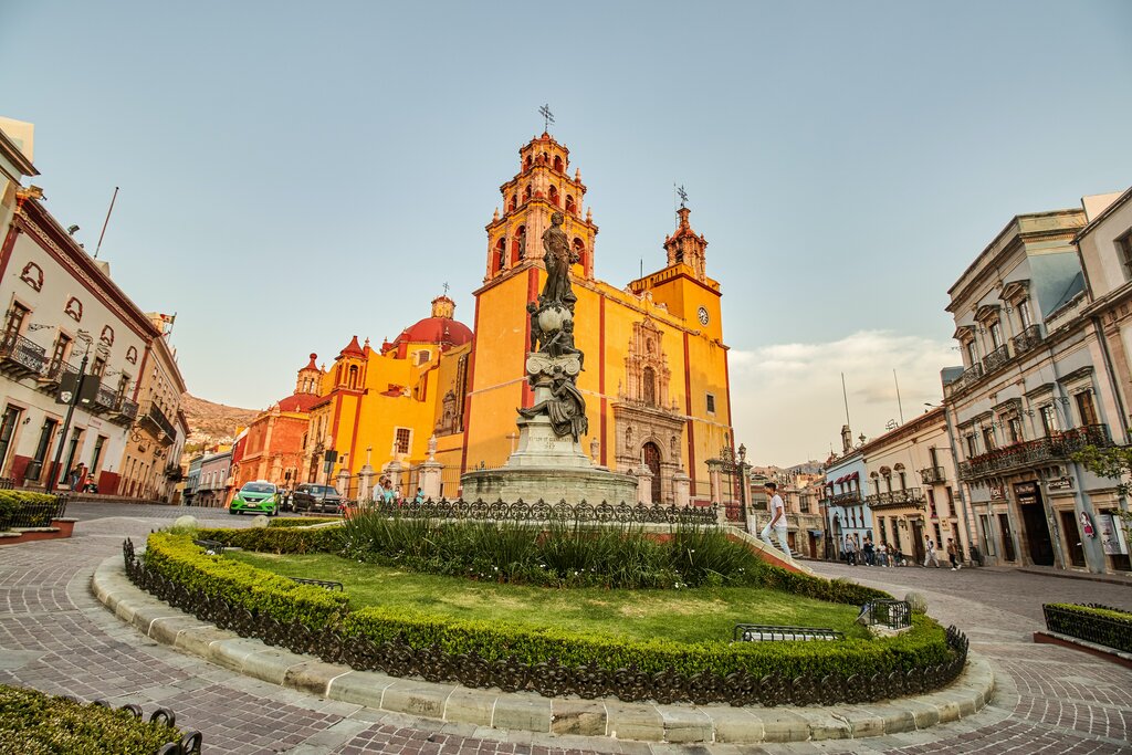 Historical Walk through the Neighborhoods of Guanajuato