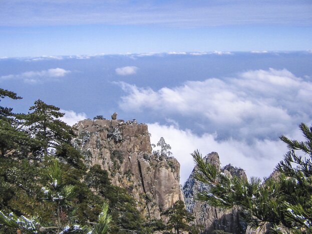 Visit the Magnificent Huangshan Mountain