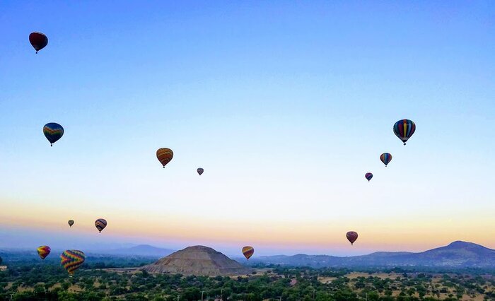 Hot air balloon ride over Teotihuacan