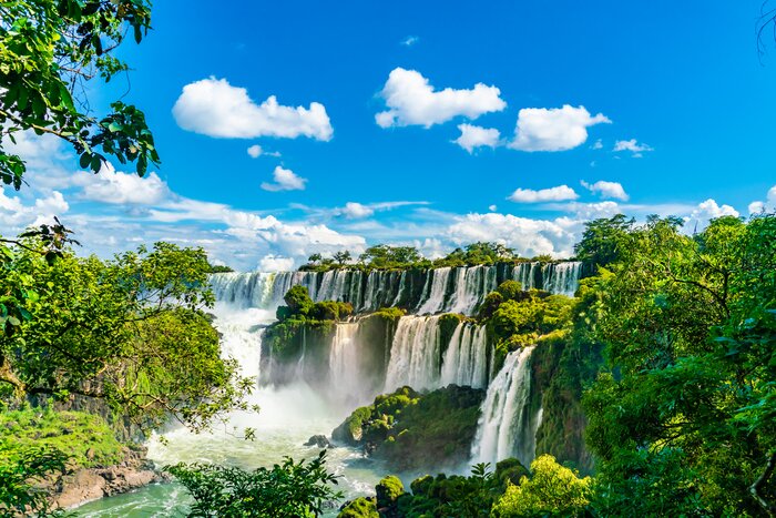 Check out the stunning cascades of Argentina's Iguazú Falls