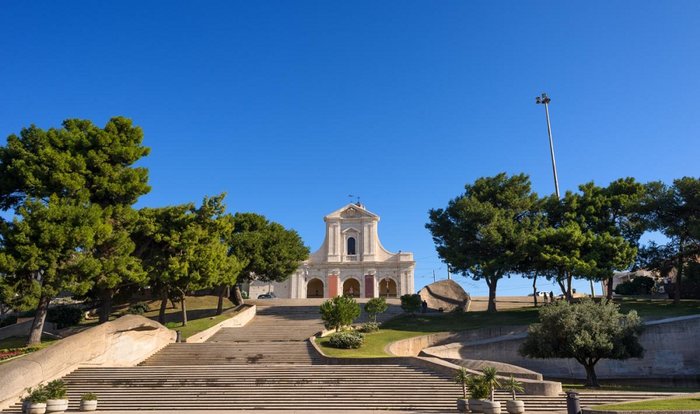 Private walking guided tour of Cagliari highlights