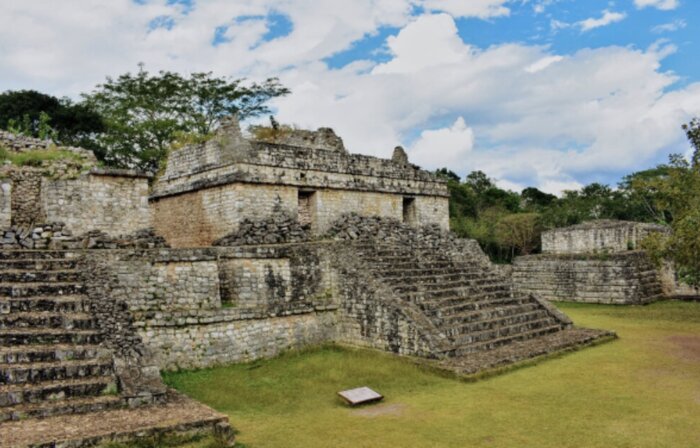 Guided tour to the AS of Ek Balam