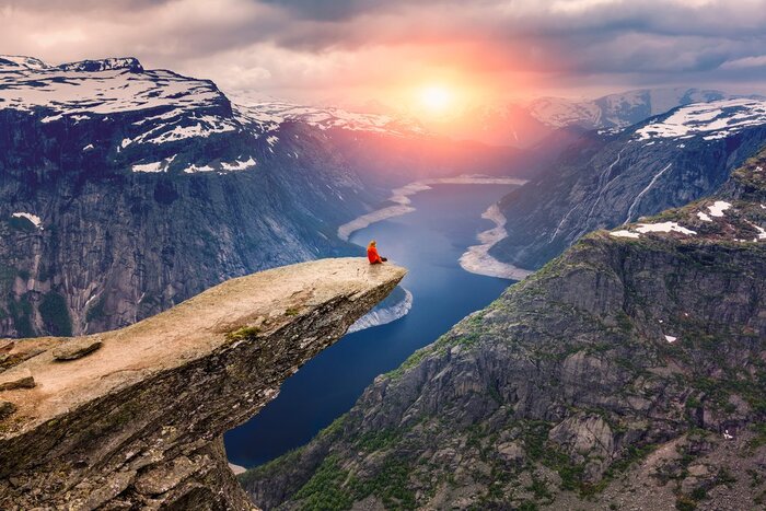 Full-Day Summer Hike to Trolltunga