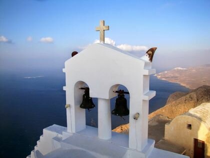 Fairytale Villages & Majestic Views in Santorini Tour