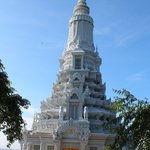  Udong's hilltop stupa | Photo taken by Bharat P