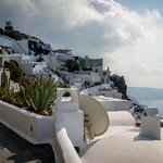 Walking trail connecting Fira, Imerovigli and Oia | Photo taken by David B