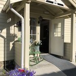 The door to the hotel entrance | Photo taken by Gilbert R