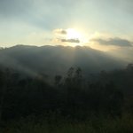 Sunset on the way to Ella. | Photo taken by Sylvanna C