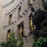 Dali museum courtyard | Photo taken by Carol P