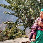 Meeting beautiful women on the trek | Photo taken by Dorine H