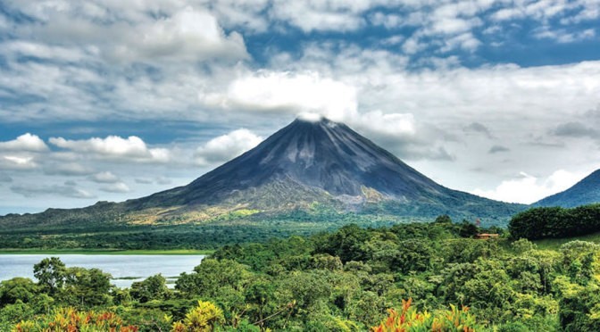 The impressive Fortuna Waterfall