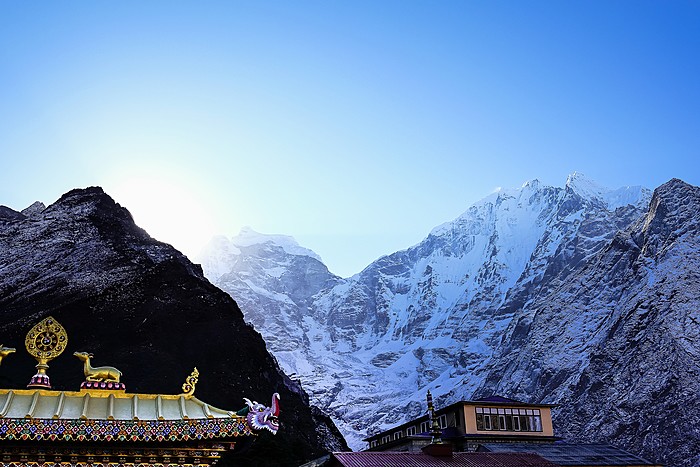 Trek from Namche Bazaar to Tengboche (12,687 feet / 3,867 m)