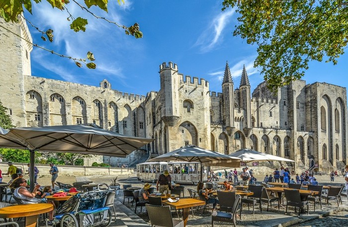 Full-day from Aix to Les Baux, Avignon, The Pont du Gard & Chateauneuf du Pape