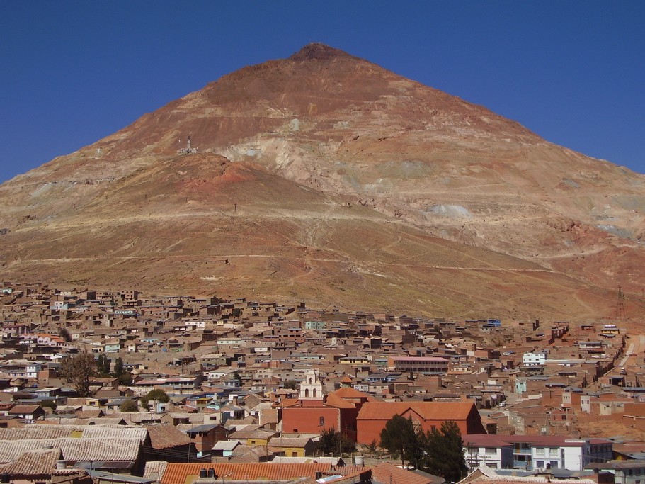 View of the town of Uyuni