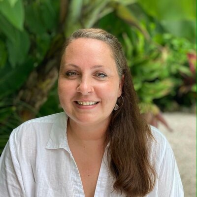 Travel specialist Shawna Sanders